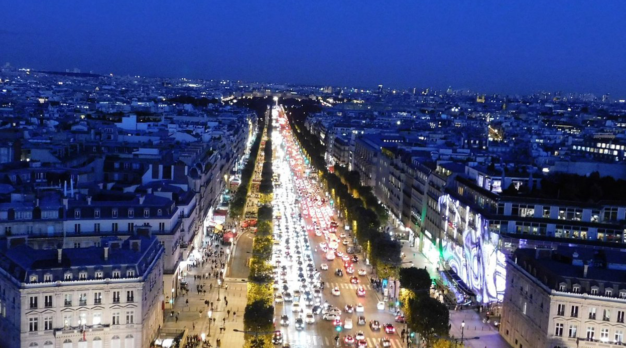 Paris Shopping Paradise: Visite Shopping des Champs Elysées au Marais