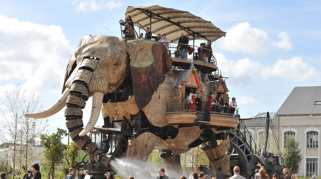 Vivez l’expérience complète de la Cité Mécanique de Nantes, un voyage fantastique à dos d’éléphant mécanique !